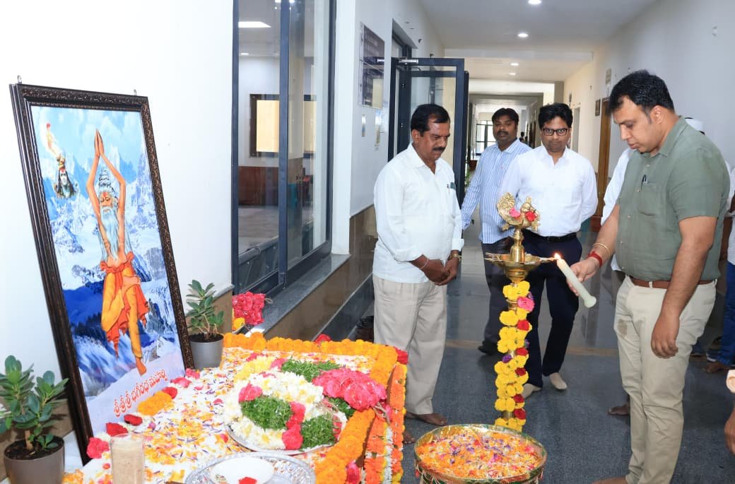 నిరంతర కృషి  పట్టుదలకు ప్రతీక  ఘనంగా భగీరథ మహర్షి జయంతి వేడుకలు  జిల్లా కలెక్టర్ సందీప్ కుమార్ ఝా